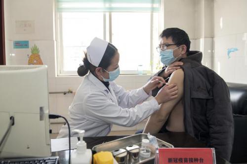 新冠疫苗安钢"第一针"接种