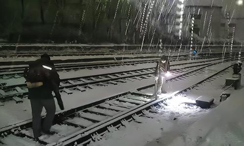 战风雪 保畅通
